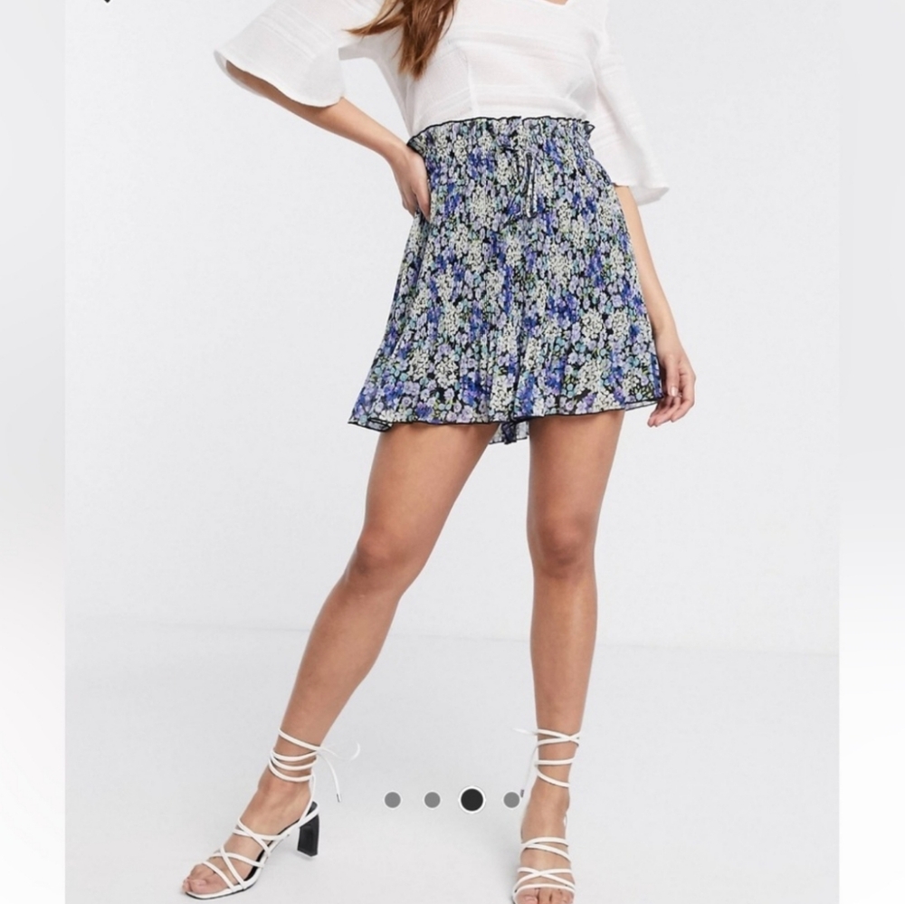 ASOS Stradivarius Pleated Short in Blue purple Floral Print Size S Small